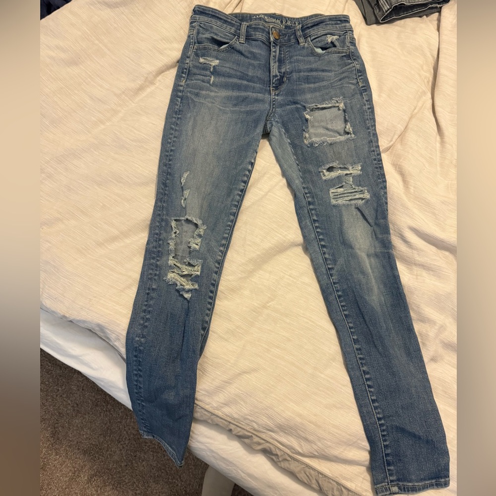 American Eagle Ripped High Rise Jeans Size 8